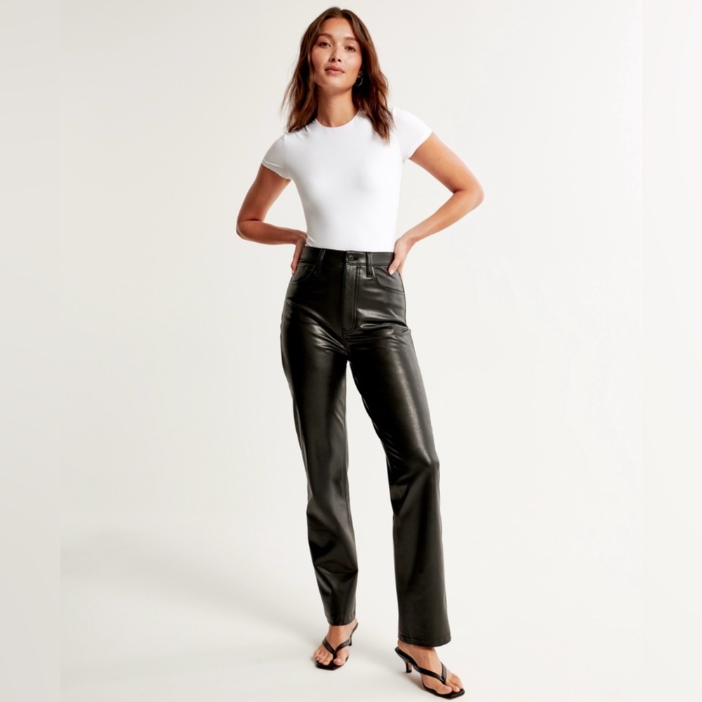 Abercrombie & Fitch Black Vegan Leather 90’s Straight Pant Size 26 Short